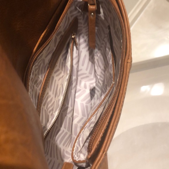 Crossbody purse. - Picture 4 of 7